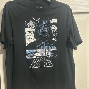 Men’s Small Star Wars shirt